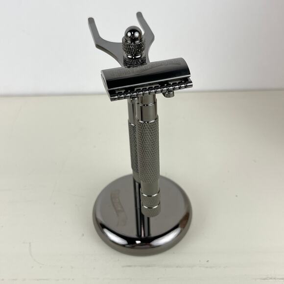 Gentleman Jon Safety Razor and Shaving Stand - Picture 4 of 5